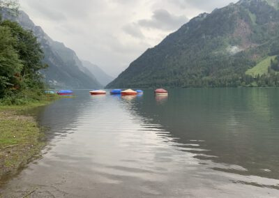 Klöntaler See unter Wolken