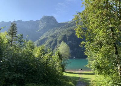 Blick vom Campingplatz Güntlenau zum Klöntaler See