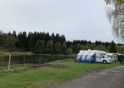 Campingplatz Waldweben Stellplätze am See